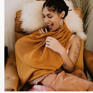 We Are Amma Honey Cocoon Nursing Cover